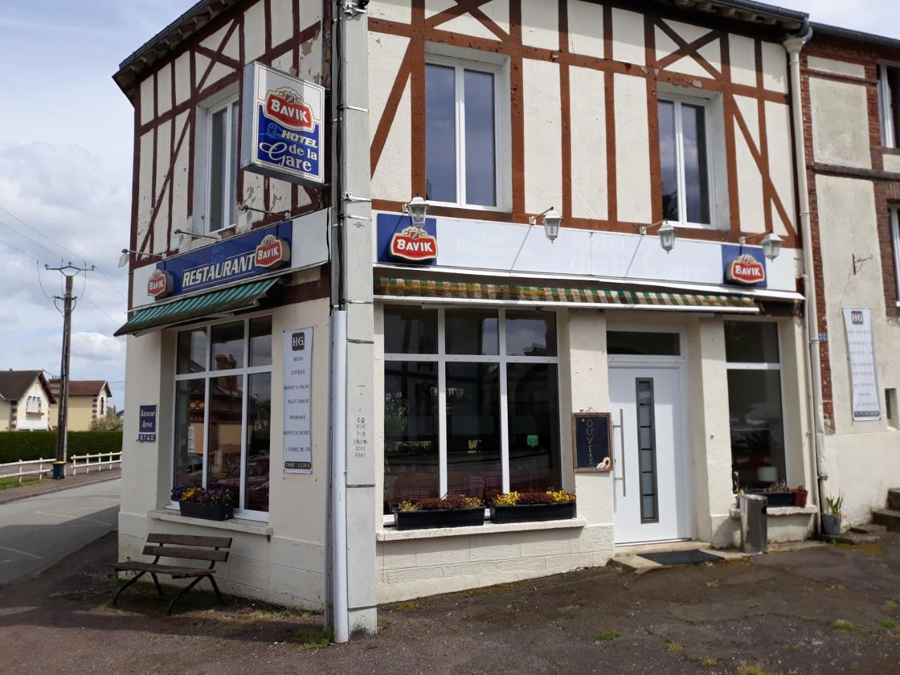 Hotel De La Gare Sainte-Gauburge-Sainte-Colombe Exterior foto